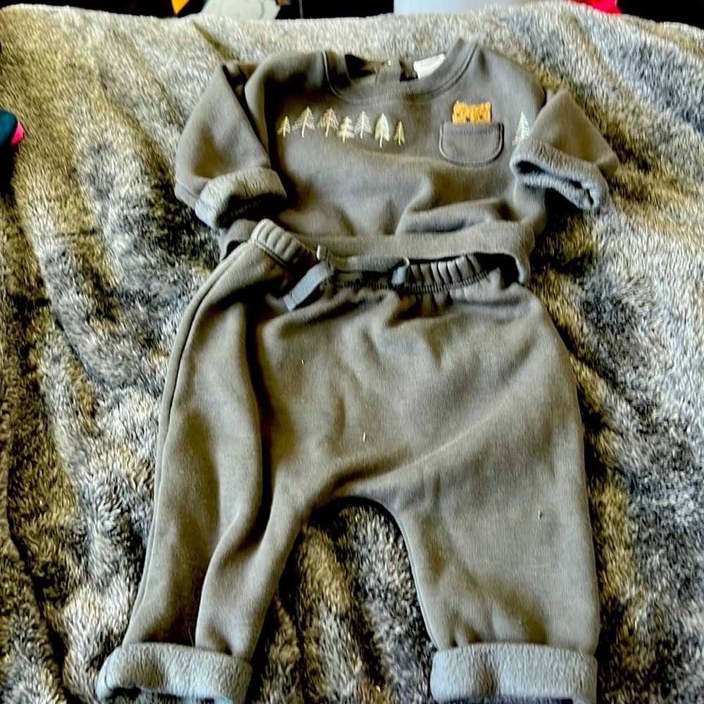 baby gap teddy bear sweat pants and sweat shirt . 0-3 months